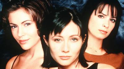 أليسا ميلانو شانين دوهيرتي هولي ماري كومبس في مسلسل Charmed الجدول الزمني للدراما