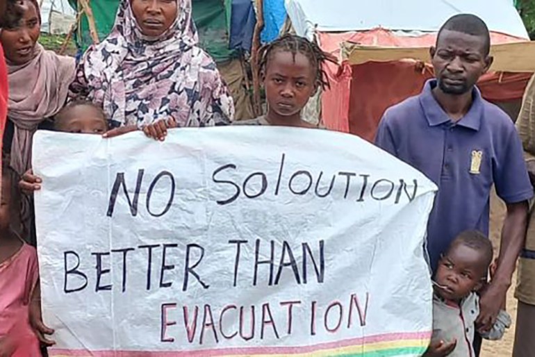 ***** داخليه***** Sudanese refugees protest the frequent attacks they have faced from bandits and militias in Ethiopia, and demand to be evacuated [Courtesy of Montasser/Al Jazeera]