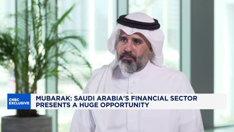 شاهد مقابلة CNBC مع مساعد وزير الاستثمار السعودي