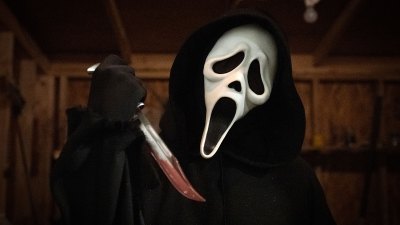 النجوم الذين تم الكشف عنهم على أنهم Ghostface في أفلام Scream