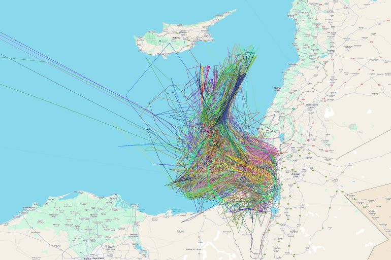 تظهر مسارات الطائرات الإسرائيلية المرصودة تركيز نشاطها فوق الأراضي الفلسطينية المحتلة بينما جاءت حركة الطائرات النشطة على لبنان بمحاذاة السواحل على مسافة من الأراضي اللبنانية. - من موقع "رادار بوكس" Radarbox.com