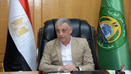 محافظ الإسماعيلية يصدر عدة قرارات لدفع عجلة العمل بالجهاز التنفيذي