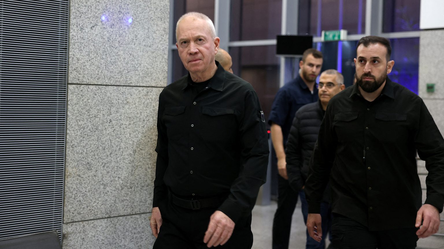 إعلام إسرائيلي: غالانت قال لأهالي الأسرى بعد عزله “نتنياهو لا يريد صفقة”