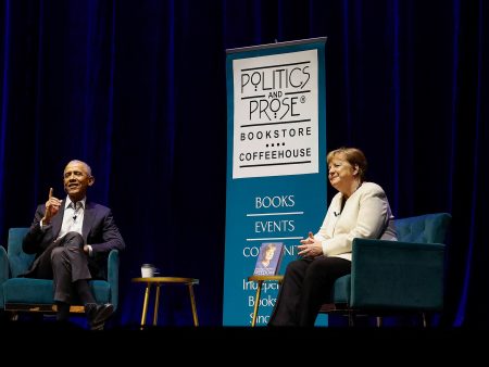 أوباما يسأل وميركل تجيب خلال حفل إطلاق مذكراتها