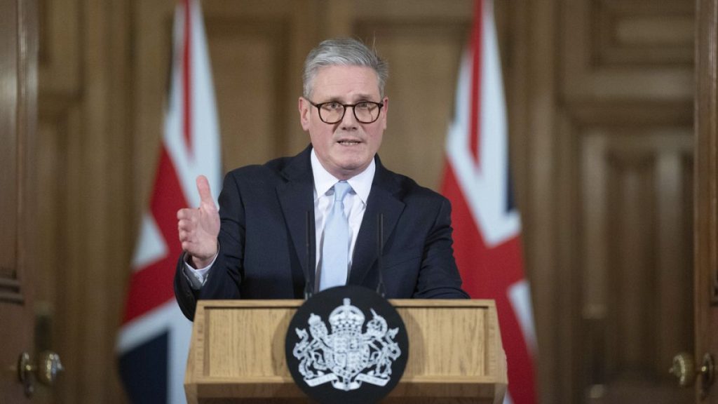 لا، لم يطلب رئيس الوزراء البريطاني من المواطنين الذين يختلفون معه مغادرة البلاد