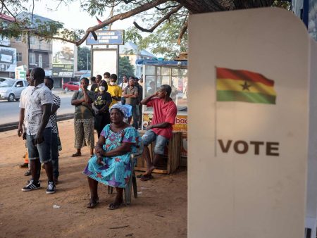 بدء فرز أصوات الانتخابات الرئاسية في غانا وسط آمال بانتعاش اقتصادي