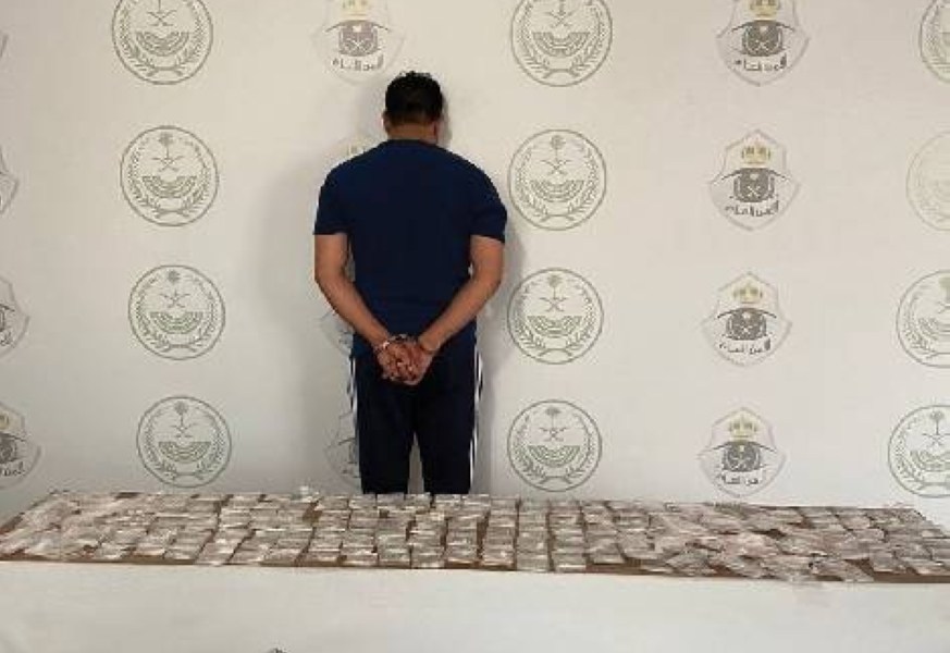 القوة الخاصة لأمن الطرق بالرياض تقبض على مقيم لترويجه مادة «الشبو»