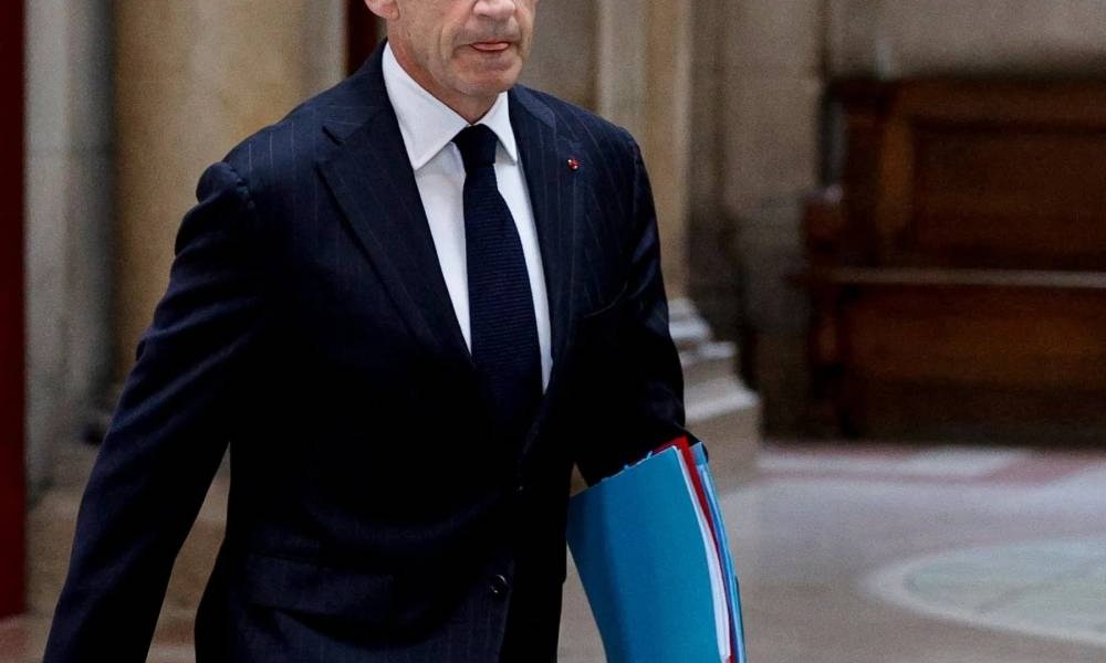 بعد إدانته بالفساد والتنصت.. «سوار إلكتروني» يراقب ساركوزي لمدة عام