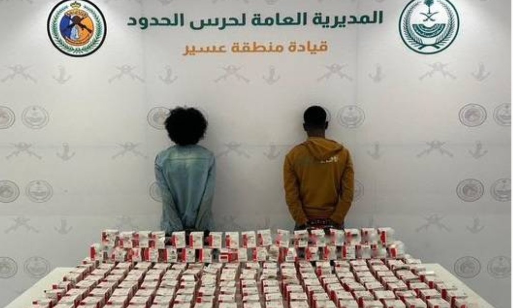 عسير: القبض على مخالفين لنظام الحدود لتهريبهما 15000 قرص خاضع لتنظيم التداول الطبي