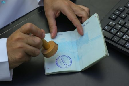 “الداخلية” تطلق ختمًا خاصًا بمهرجان الملك عبدالعزيز للصقور 2024