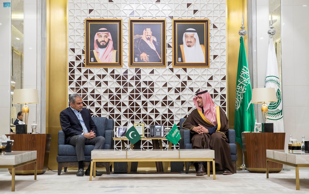 وزير الداخلية يعقد جلسة مباحثات رسمية مع نظيره الباكستاني