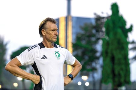 رينارد يستبعد العمري ويستدعي السلولي في معسكر الأخضر السعودي – عاجل