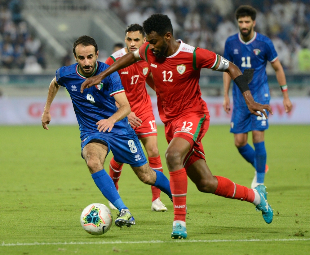 هل يكسر منتخب الكويت وعمان سلبية مواجهتهما بافتتاح كأس الخليج؟