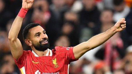 ينفرد بالصدارة.. محمد صلاح يكتب التاريخ من جديد في البريميرليج