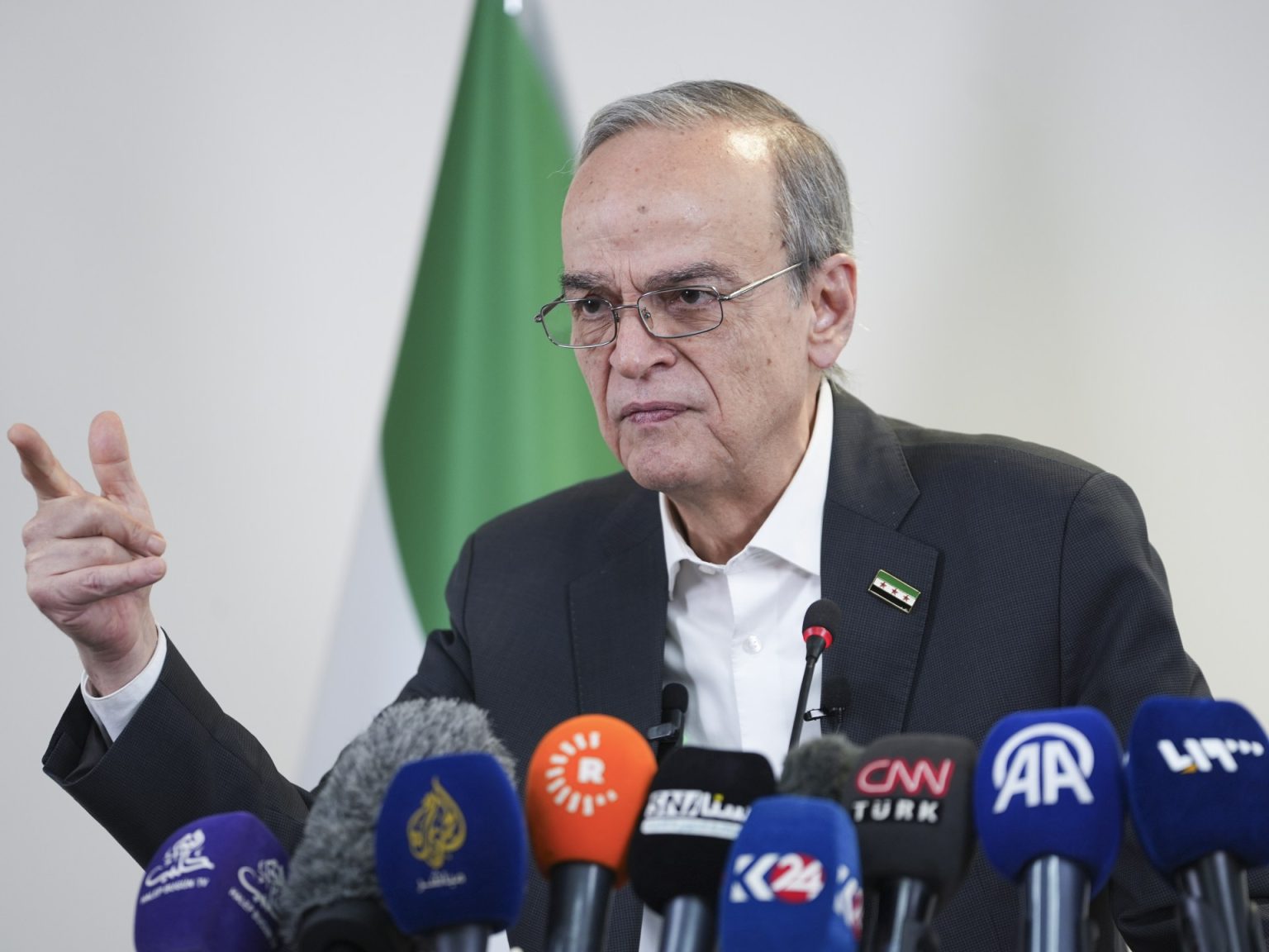 الائتلاف الوطني السوري يدعو لفترة انتقالية من 18 شهرا