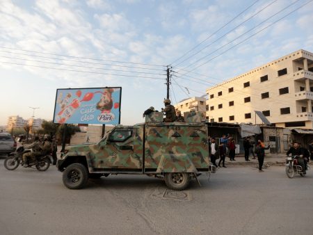 إسرائيل تحشد جنودها بالجولان المحتل تحسبا لسقوط نظام الأسد