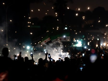 سوريا ما بعد الأسد.. احتفالات ليلية بعد “جمعة النصر” وتركيا توجه تحذيرا لإسرائيل