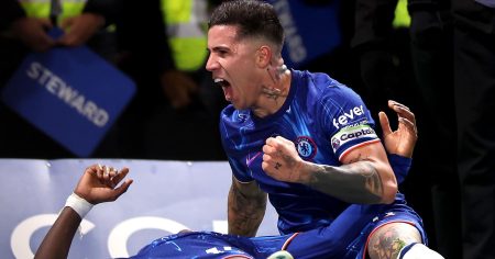 فاز تشيلسي على برينتفورد لمواصلة الضغط على ليفربول المتصدر