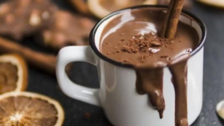 بمكونات بسيطة.. طريقة تحضير الهوت شوكليت بالمنزل