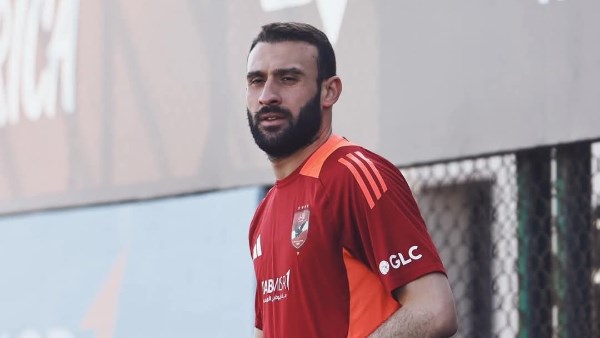 شاهد .. أول ظهور لـ عمر كمال فى الأهلي بعد الإصابة