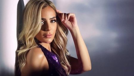 إطلالة لريم البارودي بالقصير اللامع