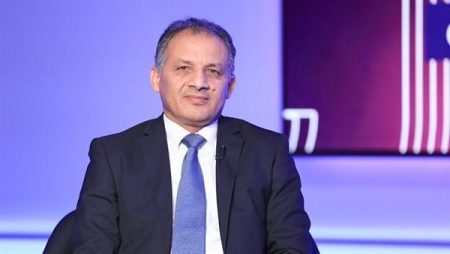 «فايز فرحات»: ترقب من خارج الوطن العربي للحظة انهيار سوريا