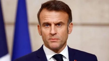 كاتبة صحفية: فرنسا تعيش أزمة سياسية حقيقية.. وماكرون أمام مفترق طرق