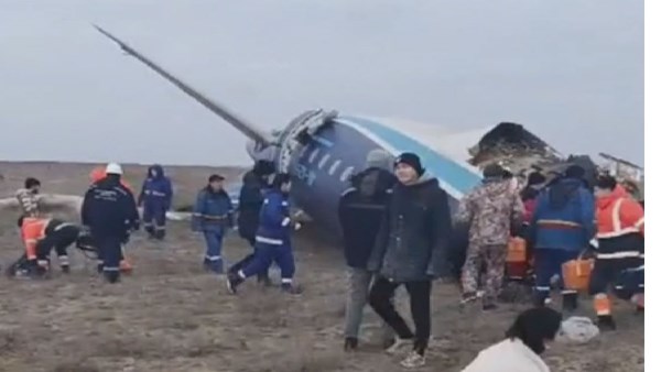 كازاخستان: الطائرة المحطمة كان على متنها 37 مواطنا أذريا و16 روسيا