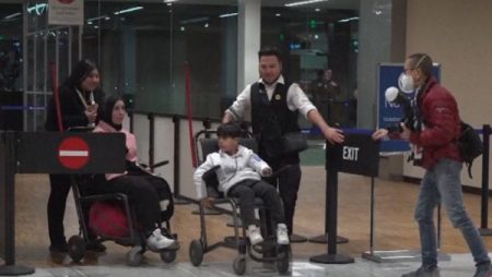 الطفل الفلسطيني «ناصر»: رحلة الأمل من غزة إلى حياة جديدة في بورتلاند|تقرير