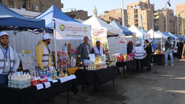 سوق اليوم الواحد بإمبابة يفتح أبوابه للمواطنين لشراء السلع بأسعار مخفضة