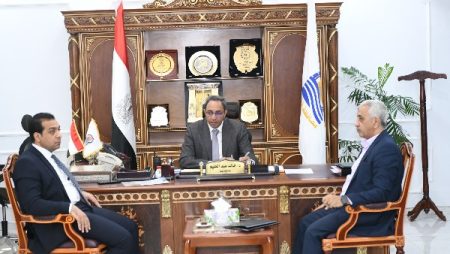 محافظ قنا: إزالة فورية لمخالفات البناء ورصد مستمر للتعديات بالأقمار الصناعية|صور