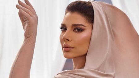 ناقد موضة يعلق على فستان أصالة في الكويت.. ماذا قال؟