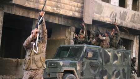 باحث يوضح تفاصيل ما يحدث في سوريا وأسباب الحرب