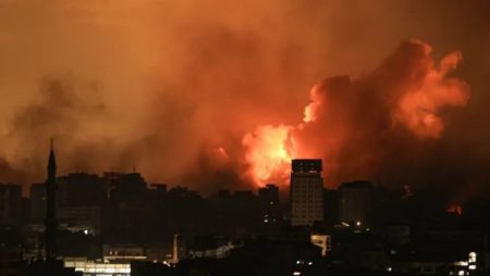 16 شهيدًا فلسطينيا في غارتين إسرائيليتين على منزلين بغزة