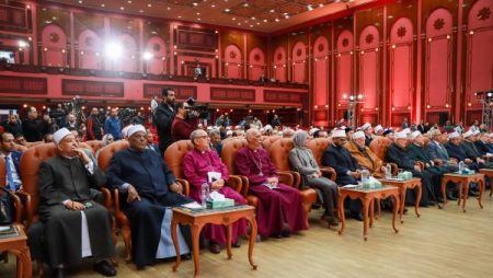 رئيس أساقفة الكنيسة الأسقفية يشارك في “اليوم العالمي للإفتاء” .. صور