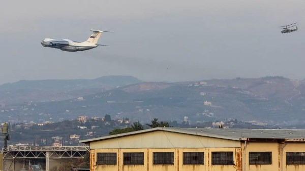 سوريا.. روسيا تجلي الدبلوماسيين الروس والبيلاروسيين والكوريين الشماليين