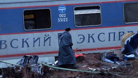 روسيا.. إصابة 14 شخصا في تصادم قطارين