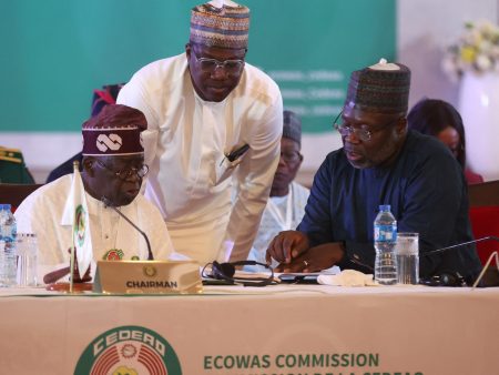 بوركينا فاسو ومالي والنيجر تتفق على فترة سماح لانسحاب المجموعة الاقتصادية لدول غرب أفريقيا