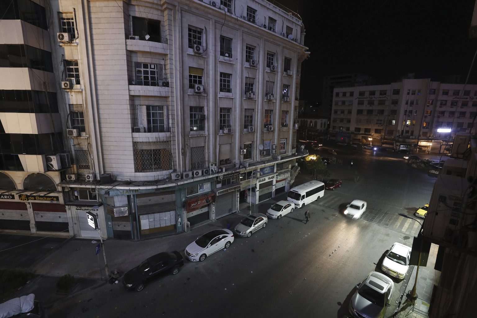 مصادر للجزيرة: إغلاق عدد كبير من المحلات بدمشق وانقطاع الخدمات