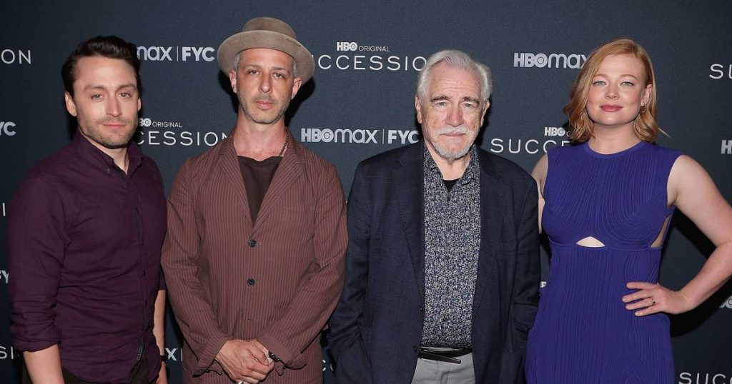 في كل مرة تناول كوستارز “الخلافة” لجيريمي سترونج أسلوبه المكثف في التصرف: “أنا قلق بشأن ما يفعله به”