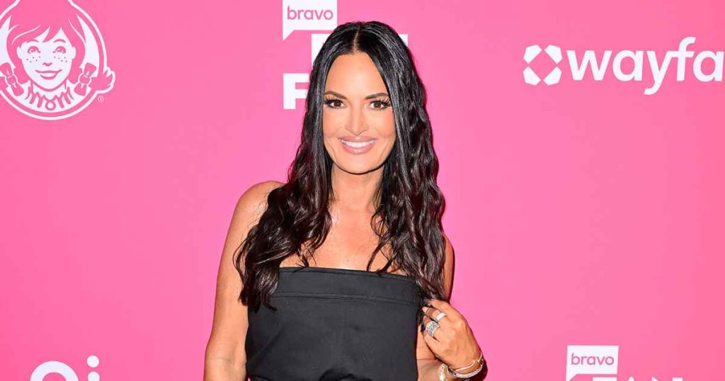 ليزا بارلو من RHOSLC تقدم العرض الأول لفيلم “Sold on SLC”، ونكت حول التأرجح