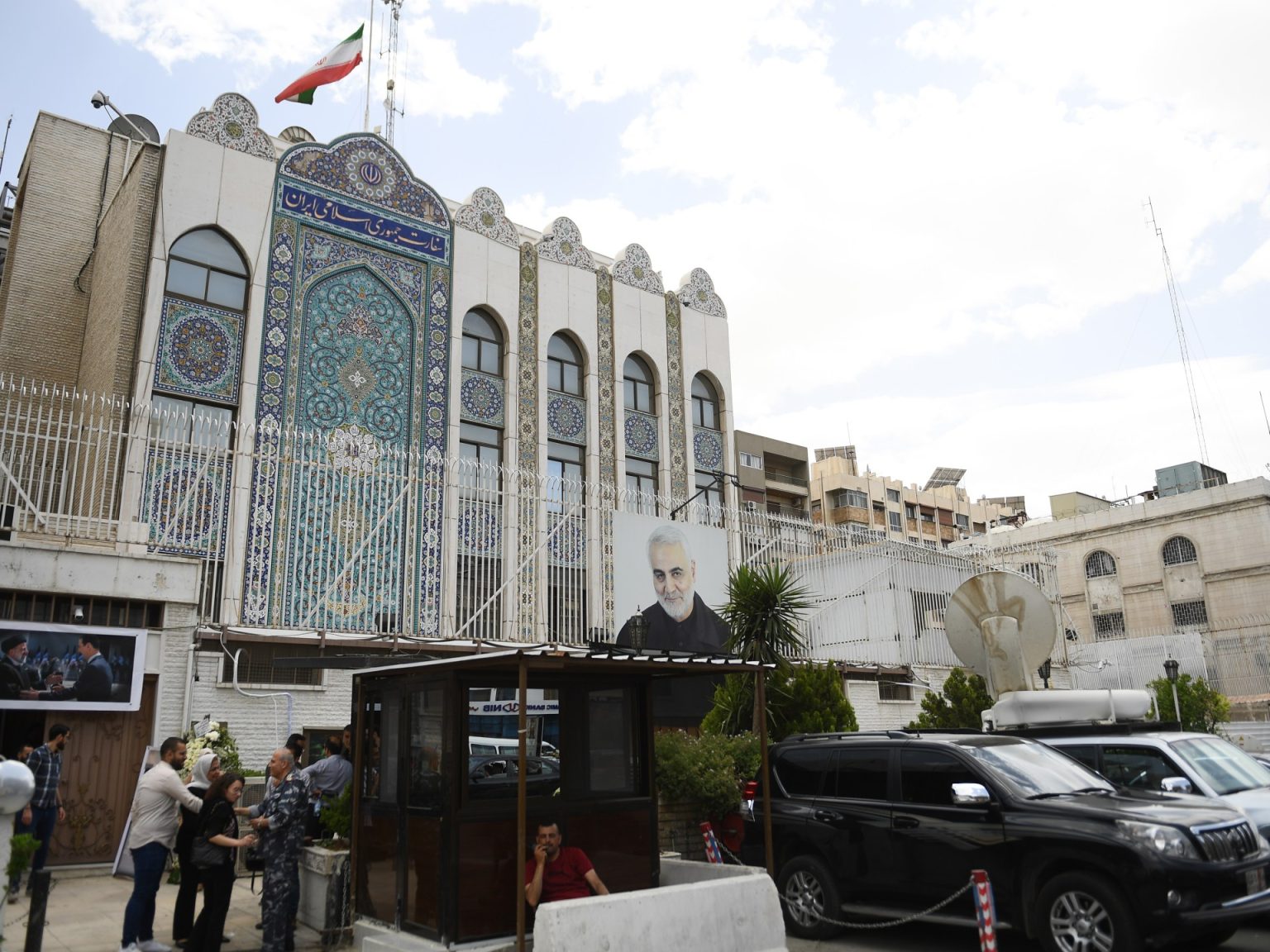 واشنطن بوست: معظم العسكريين الإيرانيين غادروا سوريا