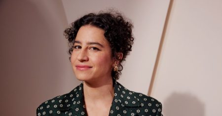 إيلانا جليزر تكشف عن لحظتها المفضلة من فيلم Broad City مع آبي جاكوبسون وإيمي بوهلر (حصريًا)