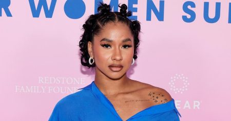 جوردان تشيليز يُطلب منه التقاط صور شخصية في حرم جامعة كاليفورنيا، لكنه يريد أن يكون مجرد طالب آخر (حصريًا)