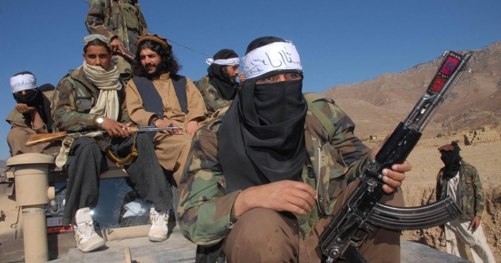 مقتل 6 جنود باكستانيين و22 مسلحا في اشتباكات قرب الحدود الأفغانية