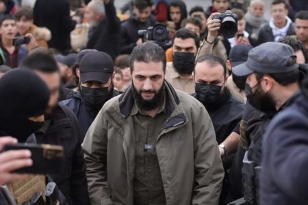 الجولاني يطمئن سكان حماة ويوجه رسالة للعراق