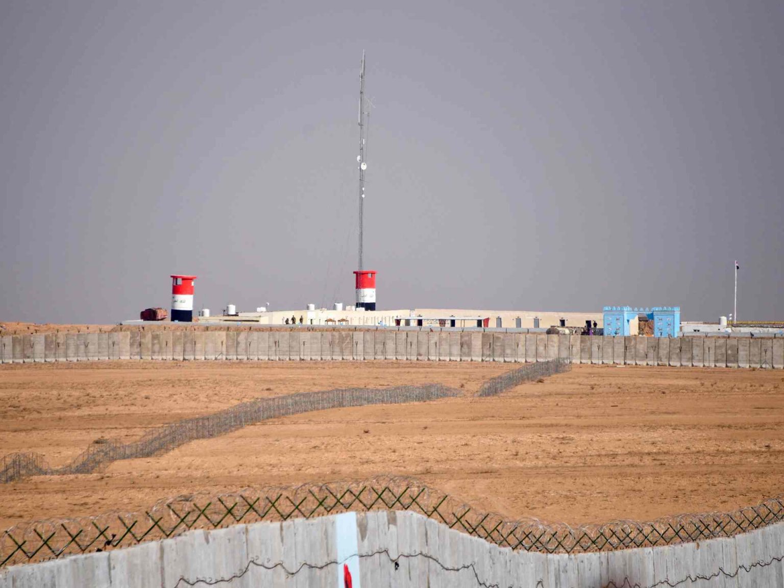 العراق يعيد 1905 من الضباط والمنتسبين السوريين إلى بلادهم