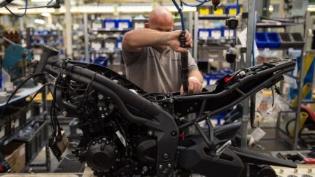 تراجع ثقة التصنيع في المملكة المتحدة بعد ميزانية راشيل ريفز