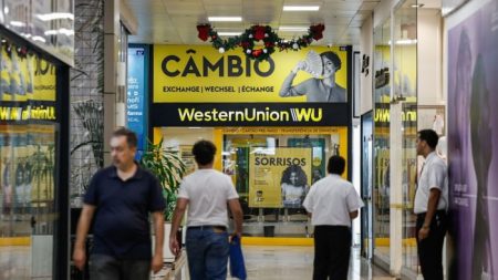 ويهدد تدهور العملة البرازيلية بالتفاقم ما لم ينفذ لولا الإصلاحات المالية