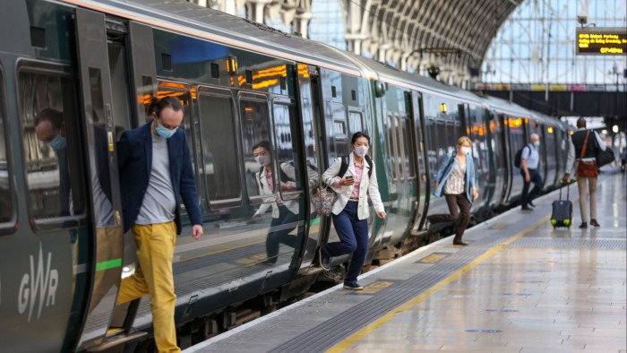 لماذا لا يتعجل مشغلو قطارات القطاع الخاص في المملكة المتحدة للتنحي عن كابينة السائق؟